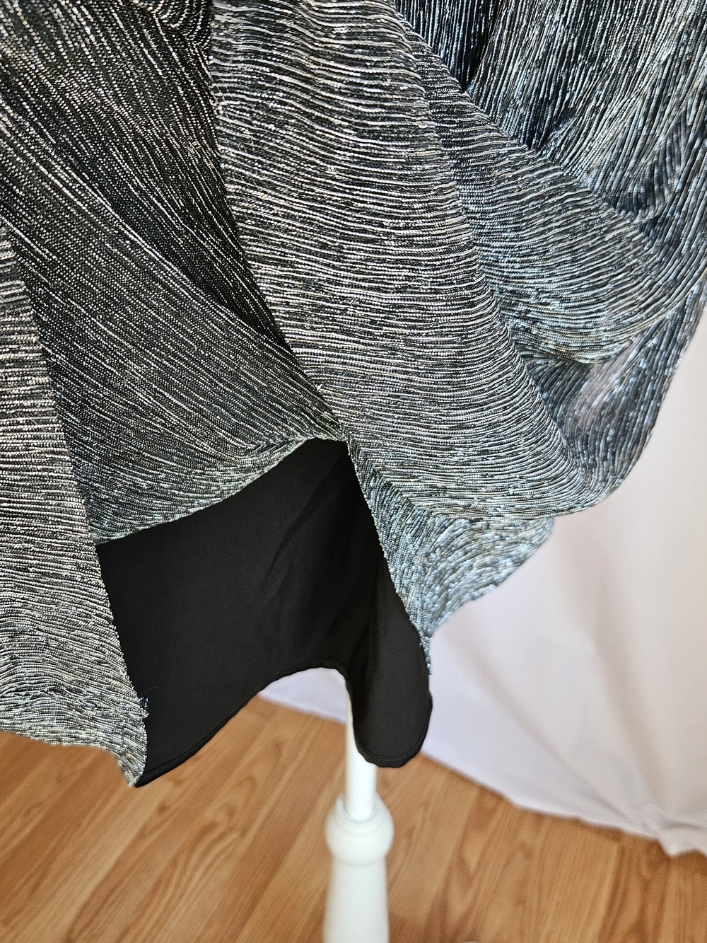 Serra Metallic Silver Plisse Long Sleeve Wrap Dress NWT Size Small - Picture 9 of 16